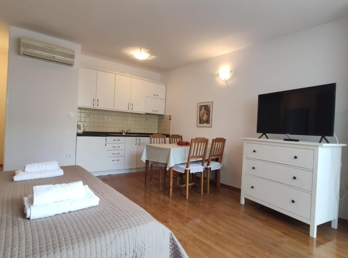 Ivana Apartman 2 茨里克韦尼察 外观 照片